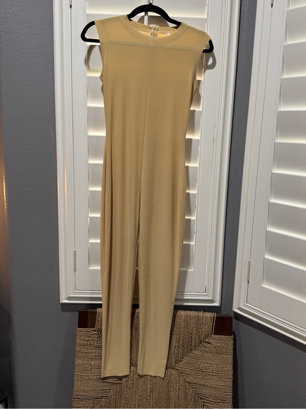 Norma Kamali EUC
Sleeveless Cream Jumpsuit